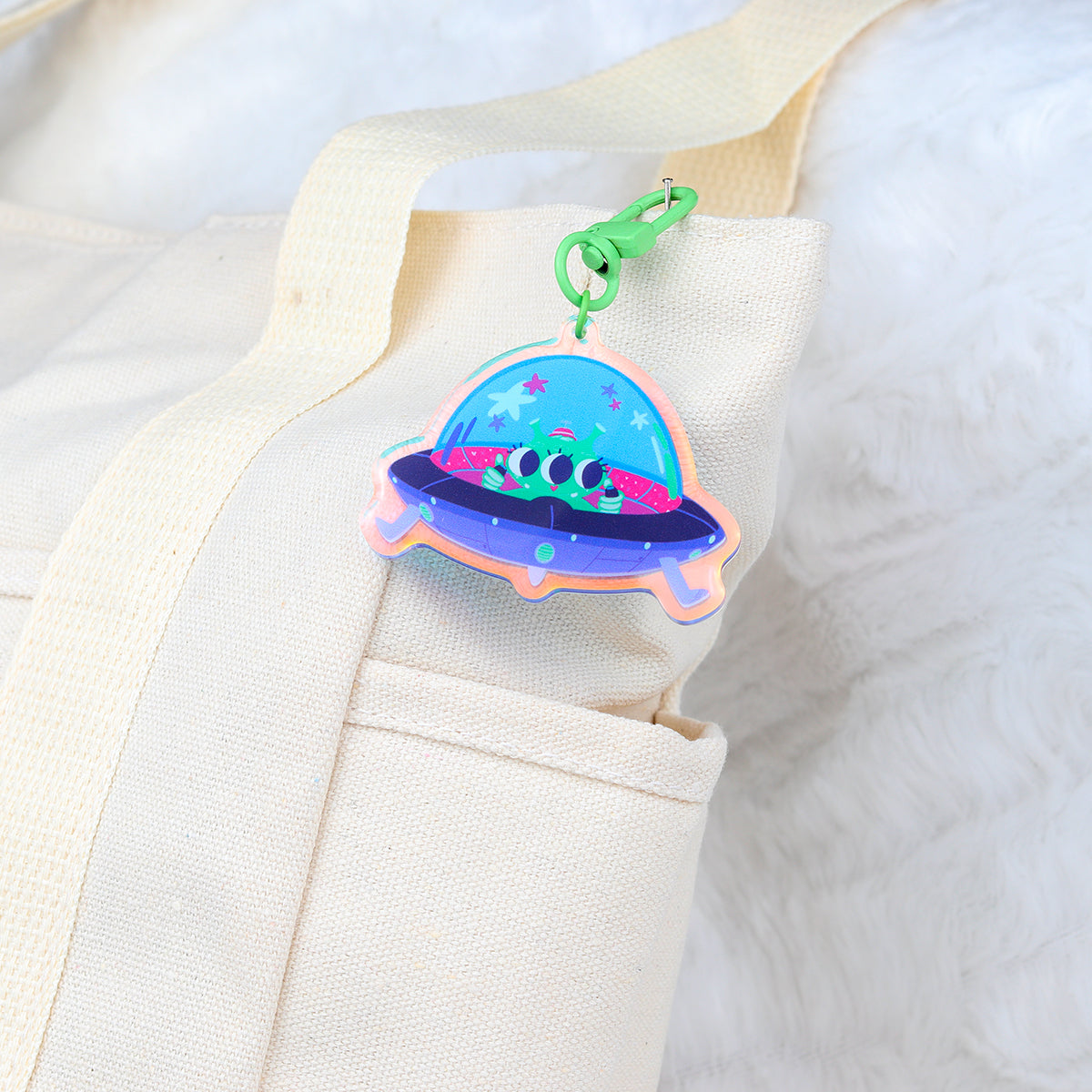 JULIESBUDDIES Porte-clés Extra-terrestre en OVNI en Acrylique