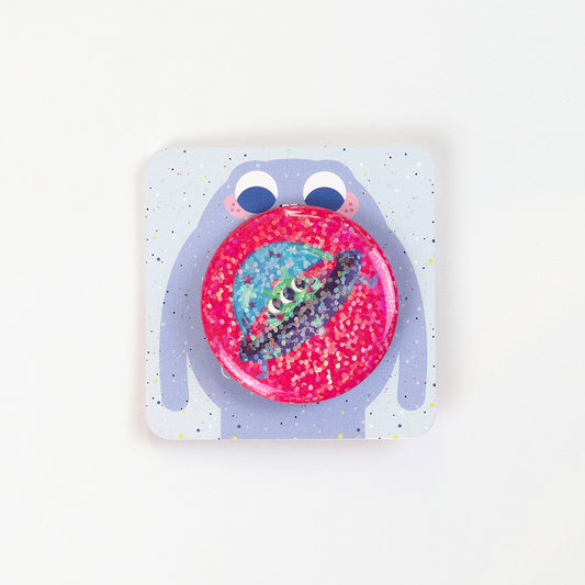 JULIESBUDDIES Badge Rond en métal "Extraterrestre mignon en OVNI"