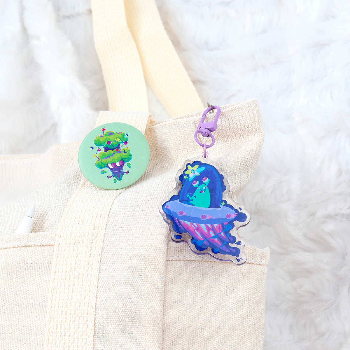 JULIESBUDDIES Alien in UFO Acrylic Keychain