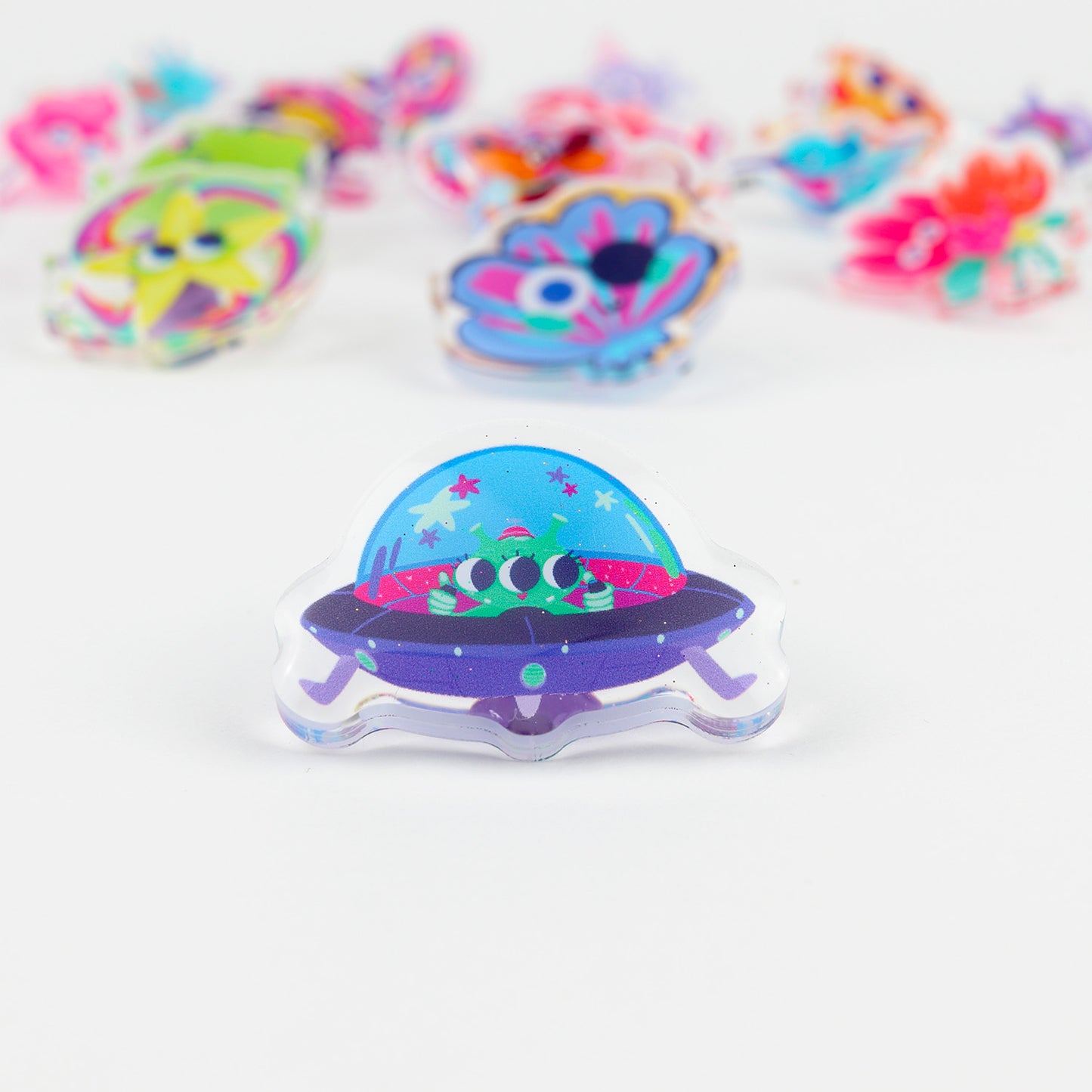 JULIESBUDDIES Pins Extra-terrestre en soucoupe volante en Acrylique