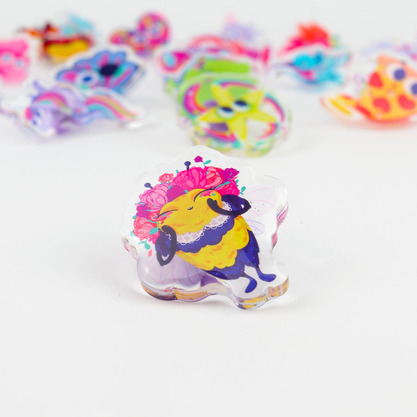 JULIESBUDDIES Pins Abeille reine de Beauté en Acrylique